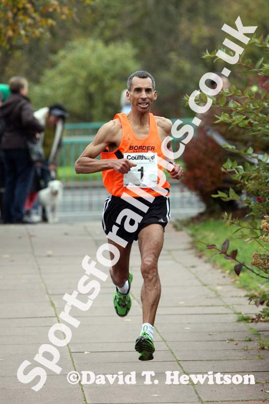 George Thompson (Border Harriers) finishing the Brampton to Carlisle 10 mile Road Race. Photo: David T. Hewitson/Sports for All Pics